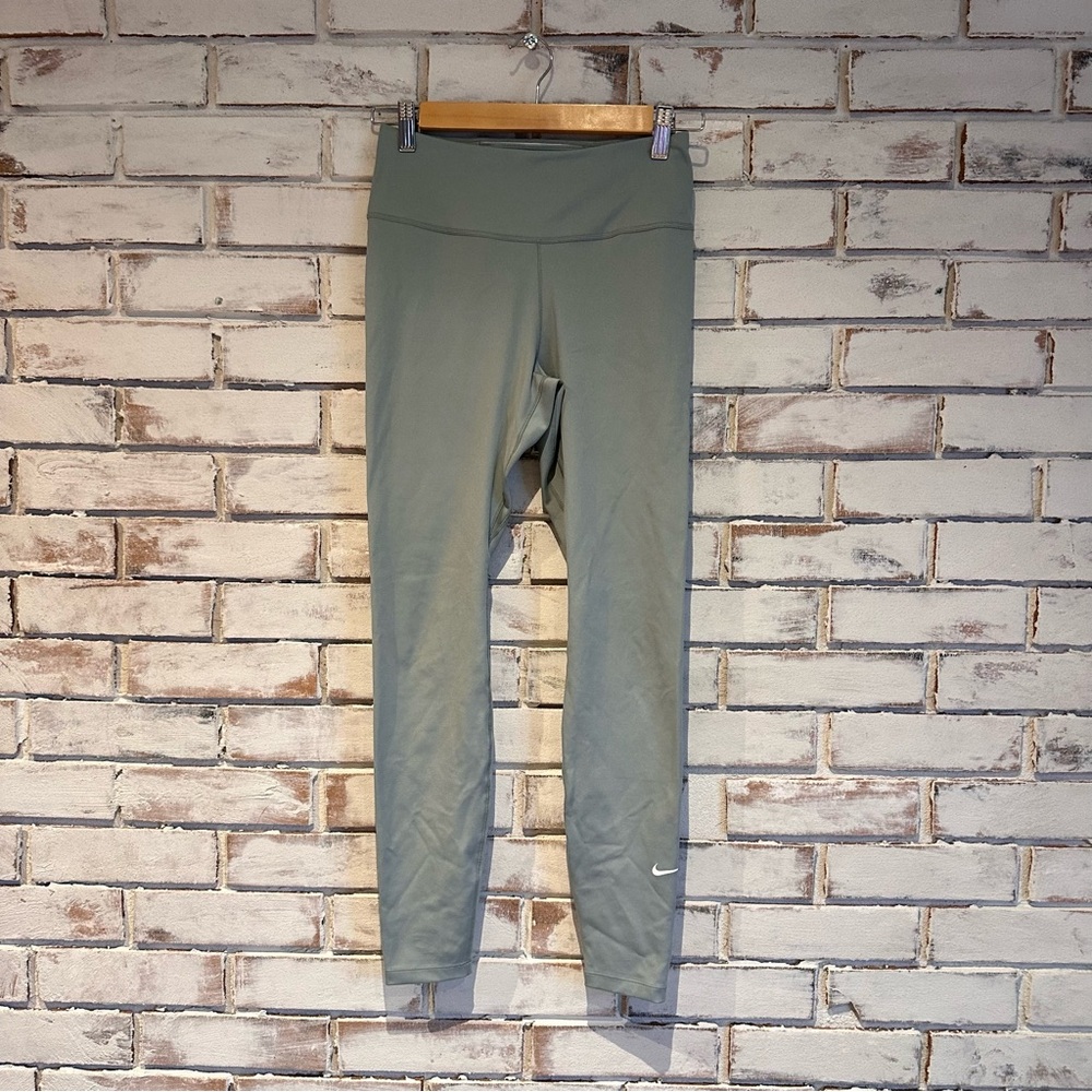 Nike Dri-for sage green leggings